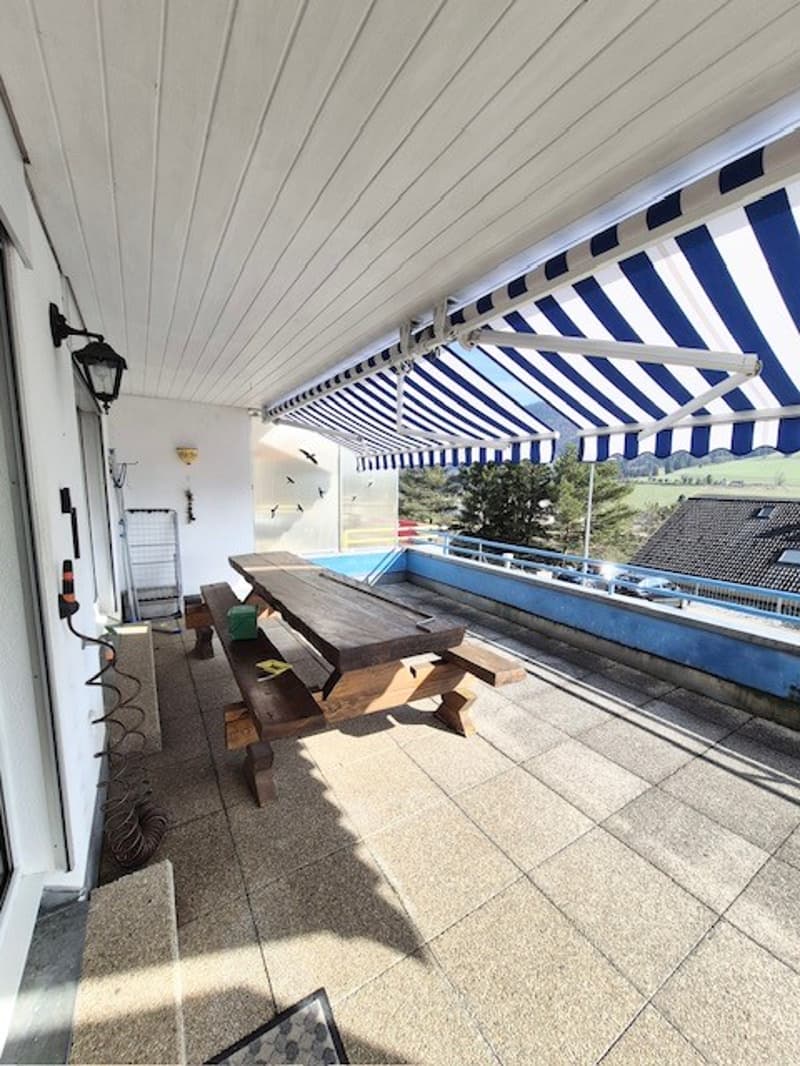 Semi-detached villa with 6 rooms, terrace, open view and garage (9)
