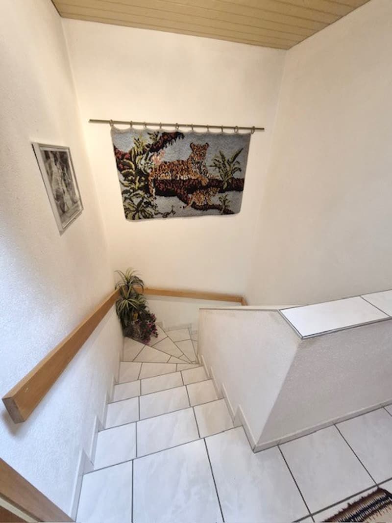 Semi-detached villa with 6 rooms, terrace, open view and garage (7)