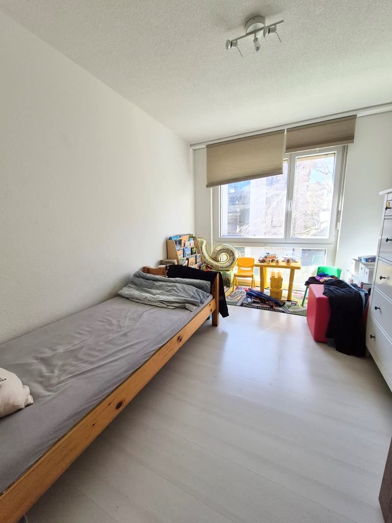161 m² apartment with lake view – volumes and potential in St-Blaise (7)