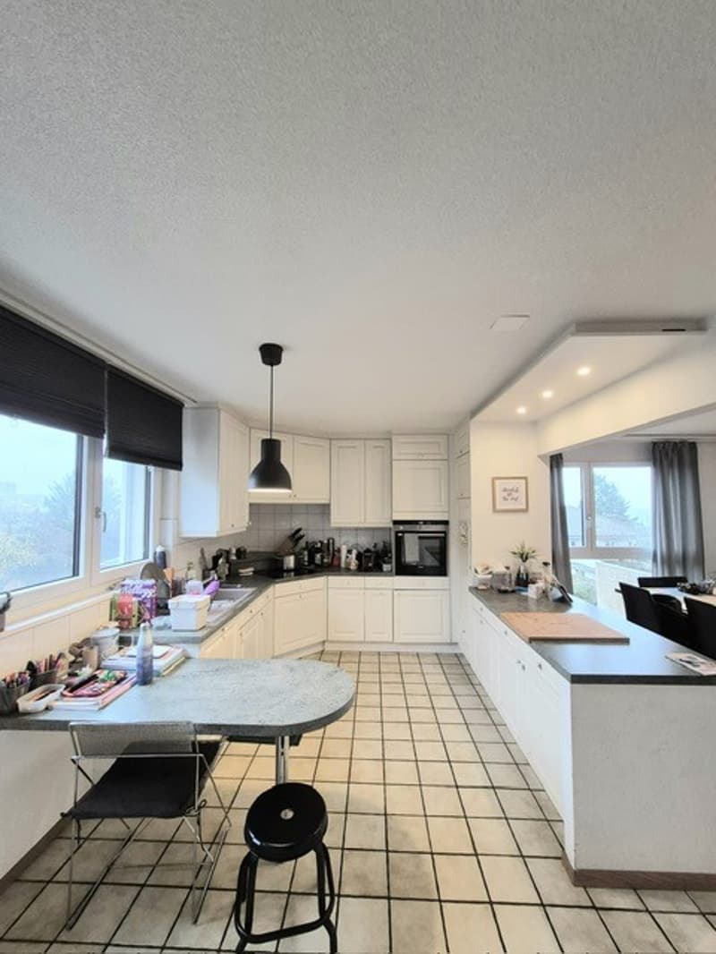 161 m² apartment with lake view – volumes and potential in St-Blaise (5)