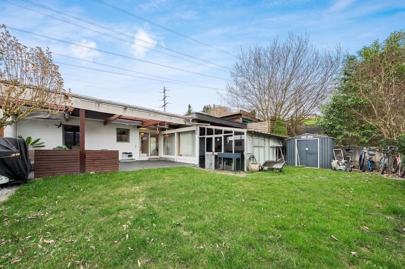 6.5-room bungalow row house with garden in Däniken - tax-advantaged (1)