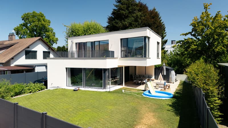 Modernes 6.5-Zimmer-Einfamilienhaus mit Garten in Gerlafingen (2)