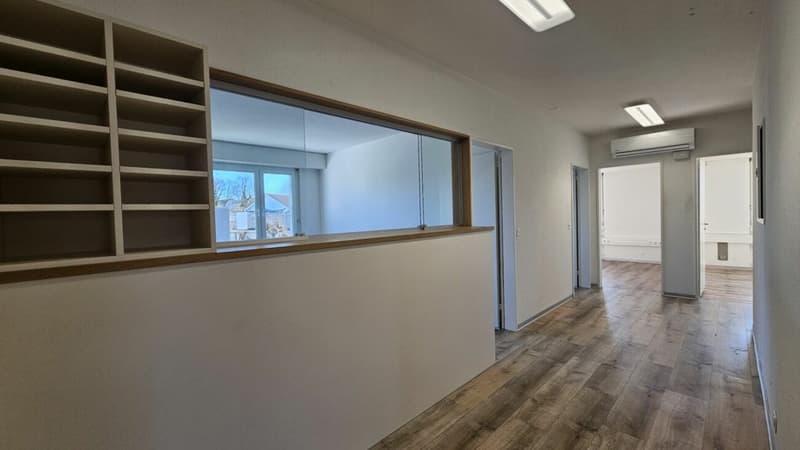 Beautifully constructed and practically divided office or commercial space "Plug & Work" (3)