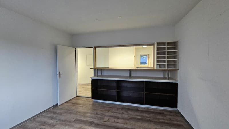 Beautifully constructed and practically divided office or commercial space "Plug & Work" (4)