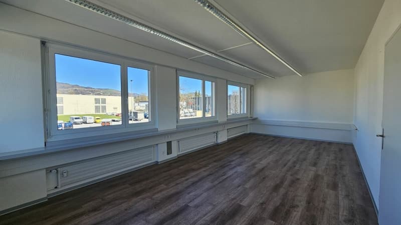 «Bestpreis-Garantie» Schön ausgebaute und praktisch unterteilte Büro- Gewerbefläche (2)