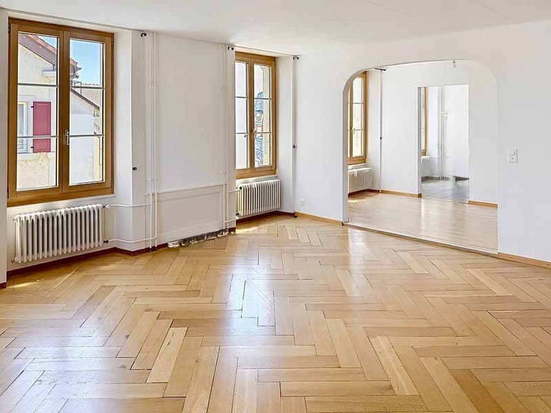 Spacious 5-room apartment renovated in Payerne (2)