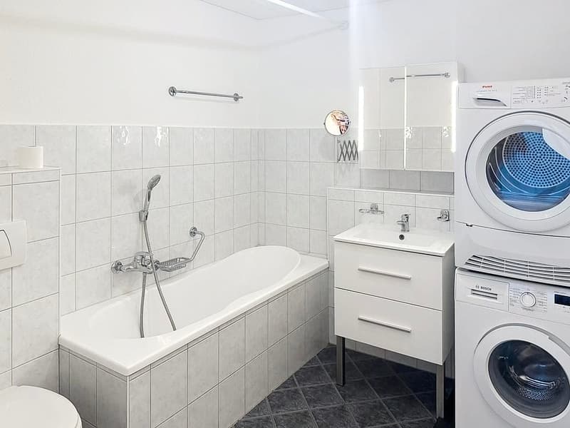 Spacious 5-room apartment renovated in Payerne (11)
