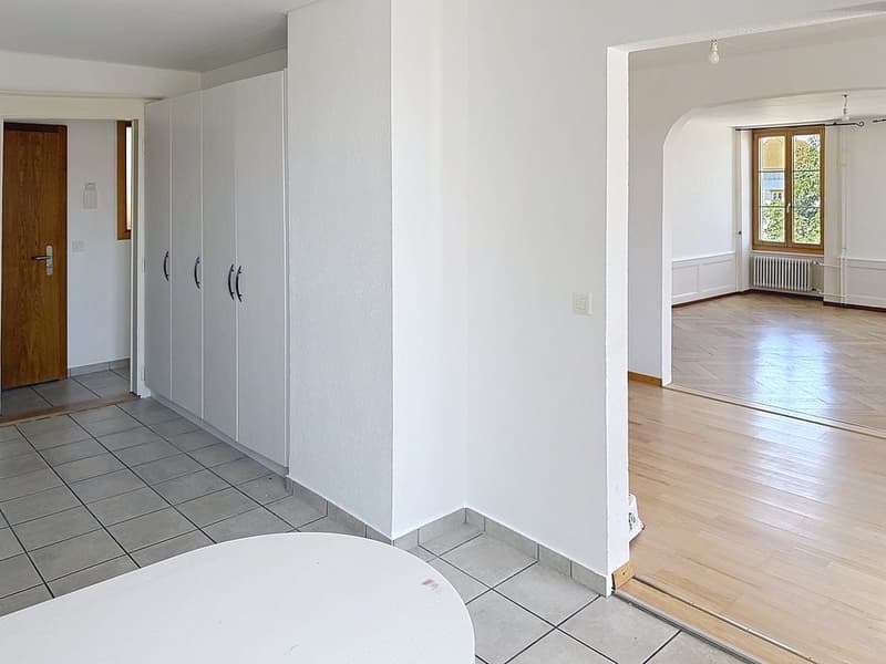 Spacious 5-room apartment renovated in Payerne (7)