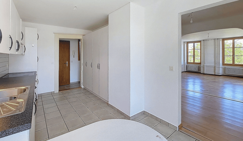 Geräumige 5-Zimmer-Wohnung in Payerne renoviert (7)