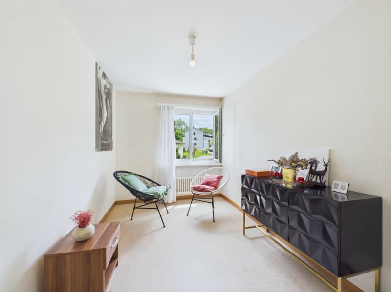 Helle 4.5 Zimmer Wohnung an ruhiger Lage im 1.OG (3)