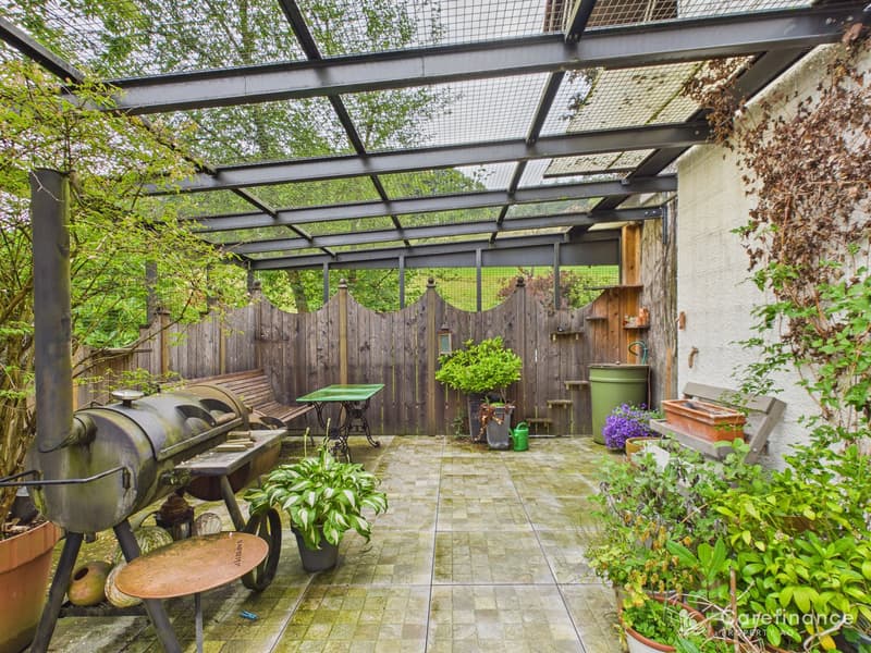 Charming 8-room two-family house with garden paradise and diverse usage possibilities (16)