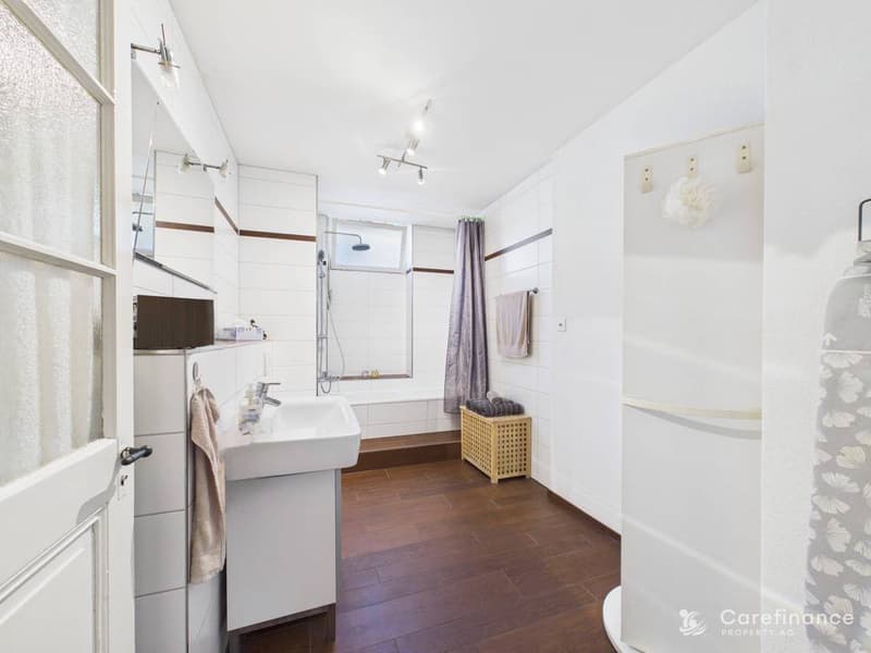Charme du vieux bâtiment et qualité de vie dans le quartier calme et familial d'Iselin (7)