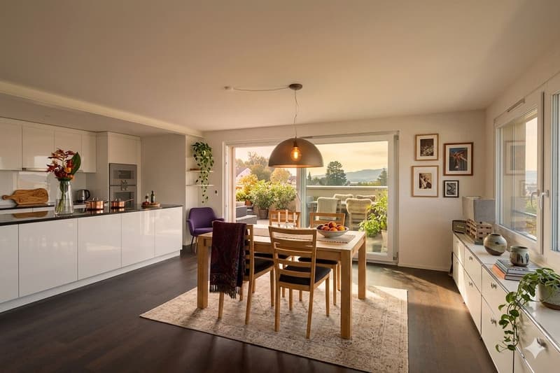 °°Beautiful Attic Apartment in Exclusive Location! °° (3)