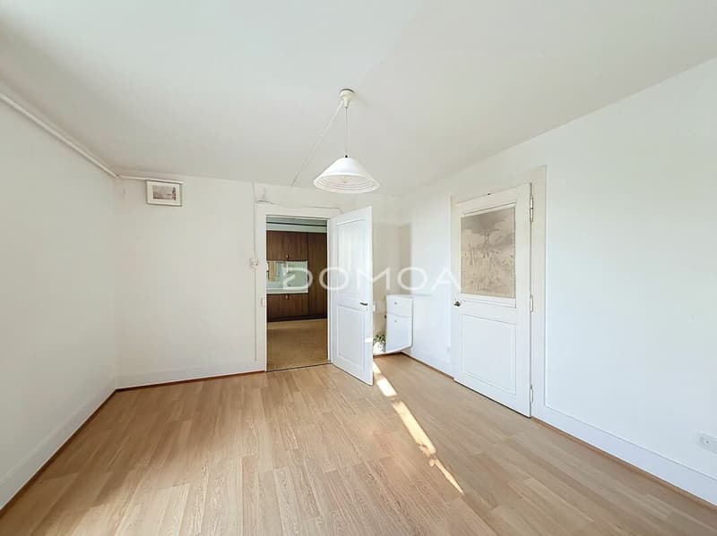 House to renovate with great potential! (2)