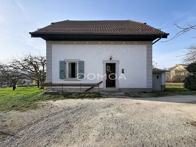 House to renovate with great potential! (1)
