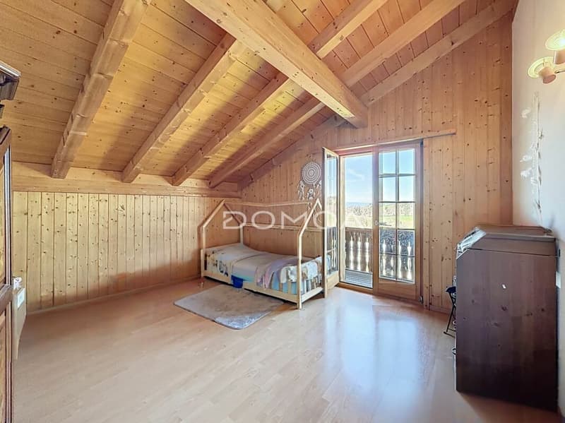 Authentic chalet with unobstructed view and large plot (3)