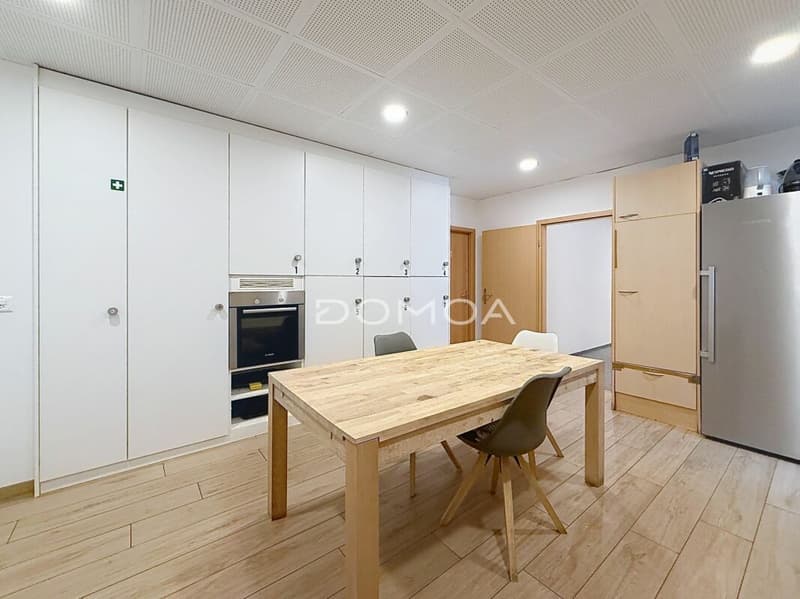 Large apartment in the heart of Fribourg - great potential and return (7)