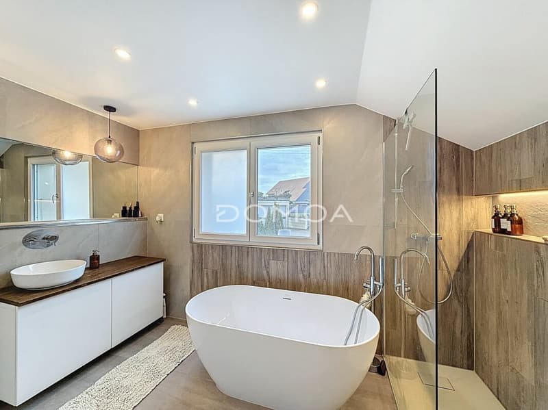 !!! SOLD !!! Spacious family villa with large garden and 4 bedrooms (4)