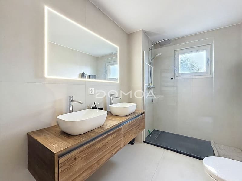Attic 4.5 rooms renovated with large terrace - Brightness, character and comfort! (6)