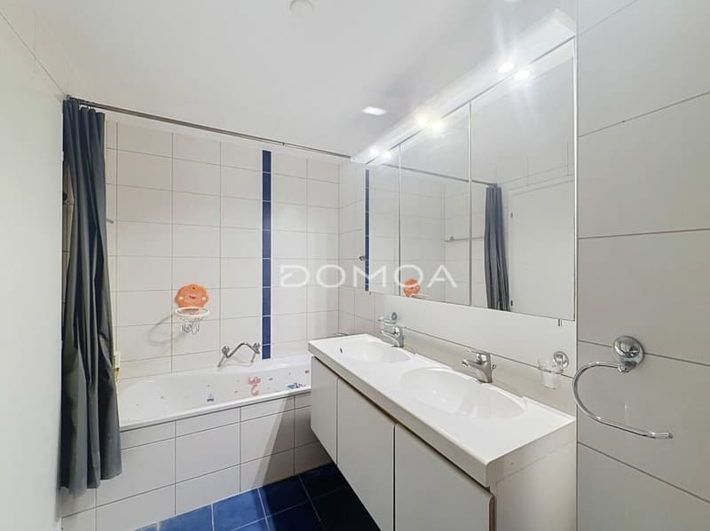 Spacious 4.5 rooms of 122 m² in the city center (10)