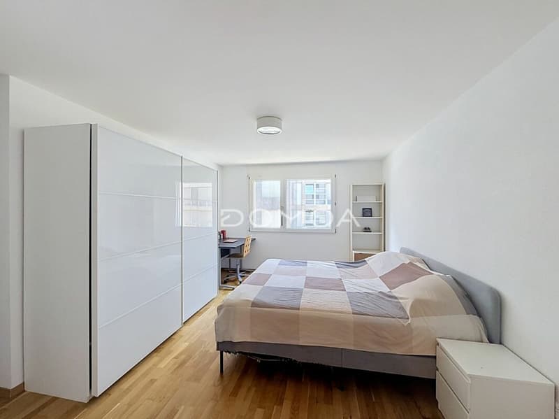 Spacious 4.5 rooms of 122 m² in the city center (8)