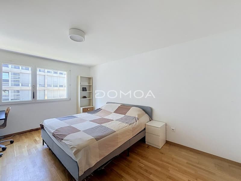 Spacious 4.5 rooms of 122 m² in the city center (9)