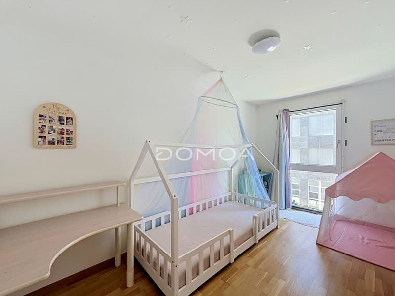 Spacious 4.5 rooms of 122 m² in the city center (7)