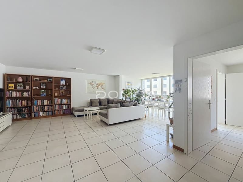 Spacious 4.5 rooms of 122 m² in the city center (4)