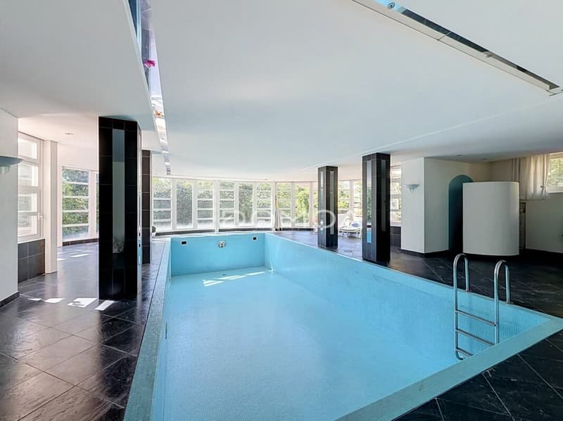 Propriété de caractère avec piscine intérieure et accès privé à la forêt (13)