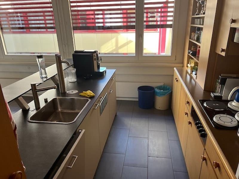 458 m² grosses Büro (in zwei oder mehr Einheiten unterteilbar) nahe des Zentrums von Fribourg (13)