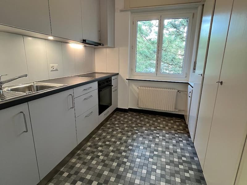 Geräumige 4.5-Zimmerwohnung im 3. Stock (5)