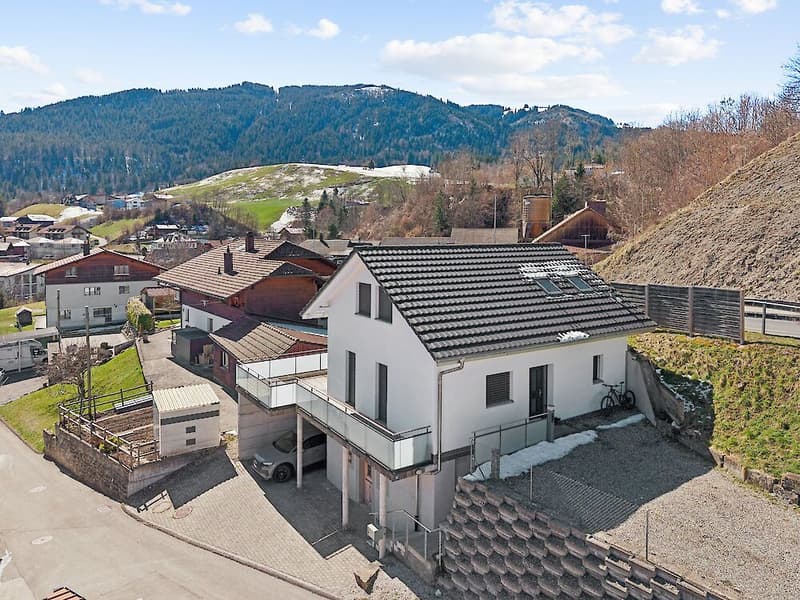 Casa unifamiliare unica con terrazza spaziosa a Plaffeien (1)