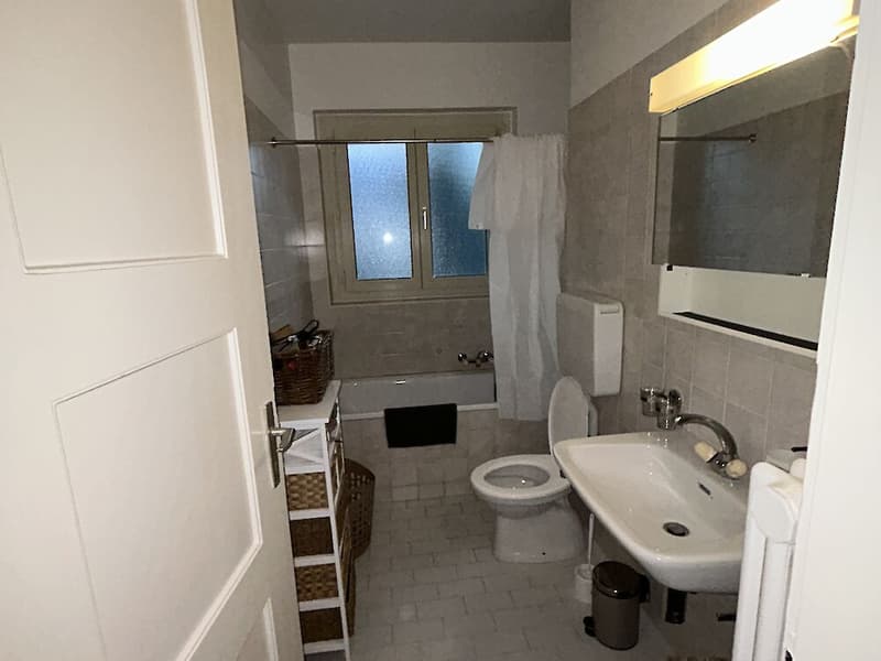 Renovierte 2.5-Zimmerwohnung im Beaumont-Quartier (8)