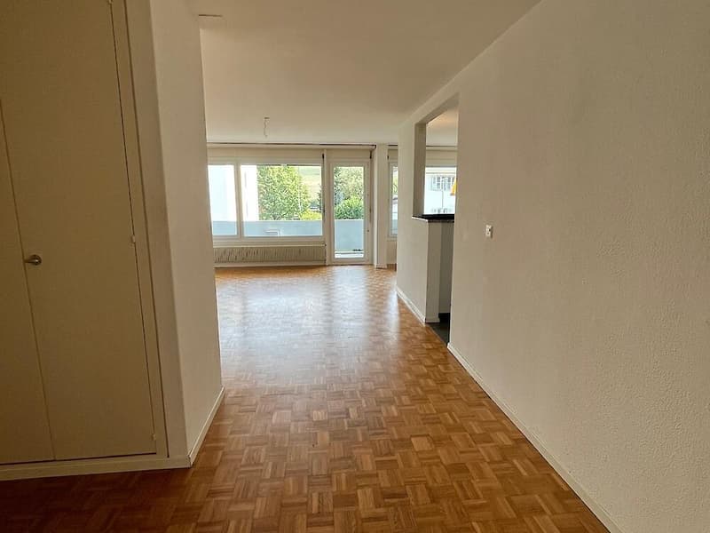 Charmante 3.5-Zimmer-Wohnung im Herzen von Stettlen (2)