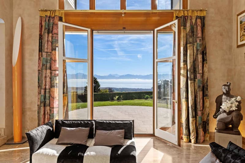 Villa elegante con panorama sul Lago di Ginevra e le Alpi (4)