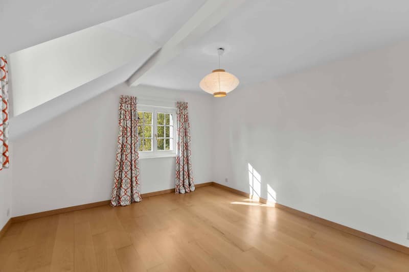 Villa indépendante avec jardin, véranda et potentiel constructible (9)