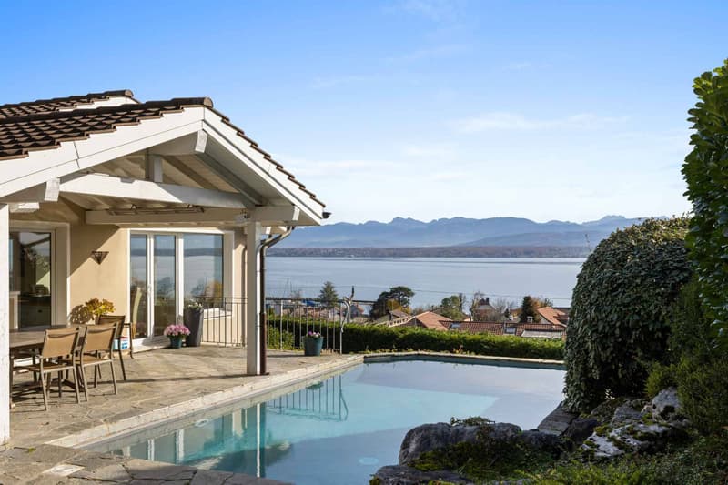 Detached villa with panoramic views of the lake and the Alps (1)