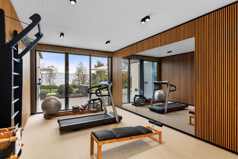 Exceptional property with waterfront location (12)
