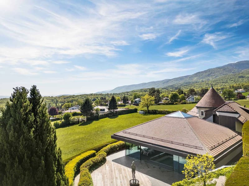 Propriété d'exception avec piscine intérieure et vue sur le lac Léman (2)