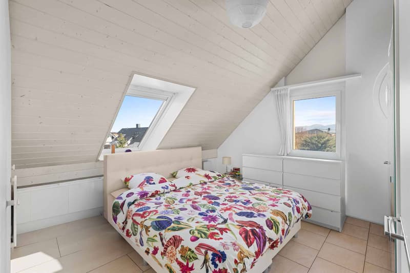Beautiful family-friendly and bright apartment in the center of Gland with 4 bedrooms (10)