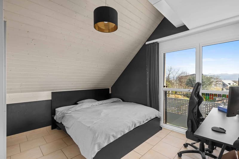 Beautiful family-friendly and bright apartment in the center of Gland with 4 bedrooms (11)