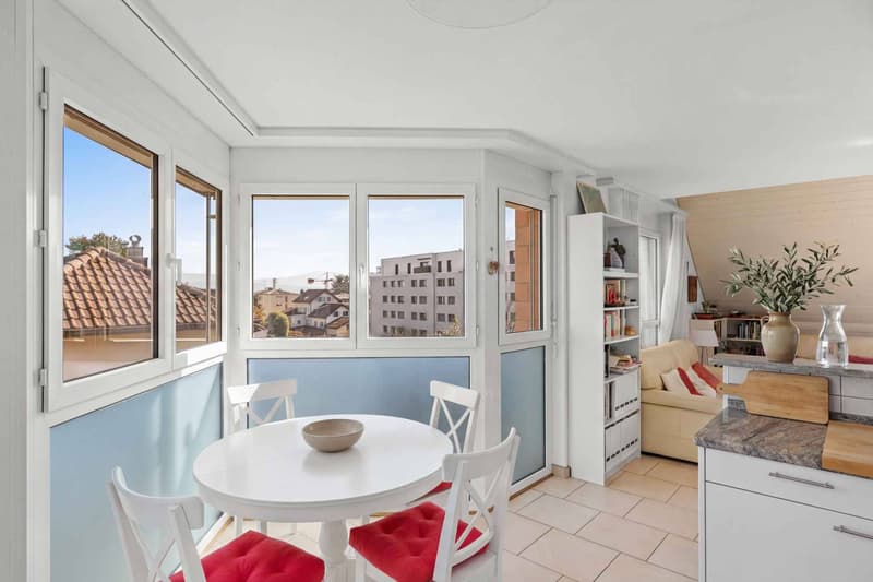 Beautiful family-friendly and bright apartment in the center of Gland with 4 bedrooms (8)