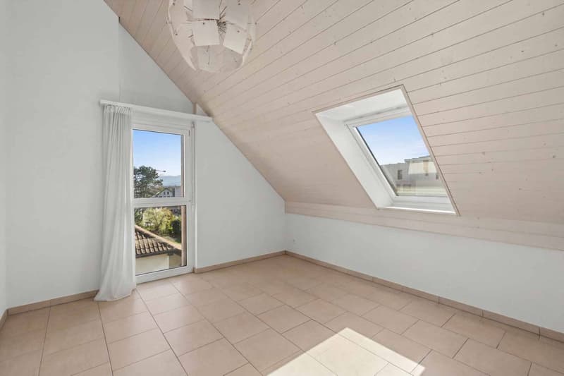 Beautiful family-friendly and bright apartment in the center of Gland with 4 bedrooms (13)