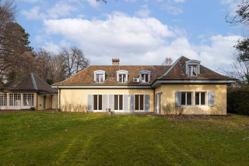Lausanne: Renovated Family Home with Exceptional Garden (13)