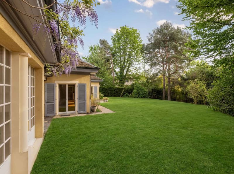 Lausanne: Renovated Family Home with Exceptional Garden (3)