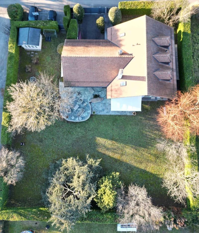 Elegant house with private garden in the heart of Terre-Sainte (13)