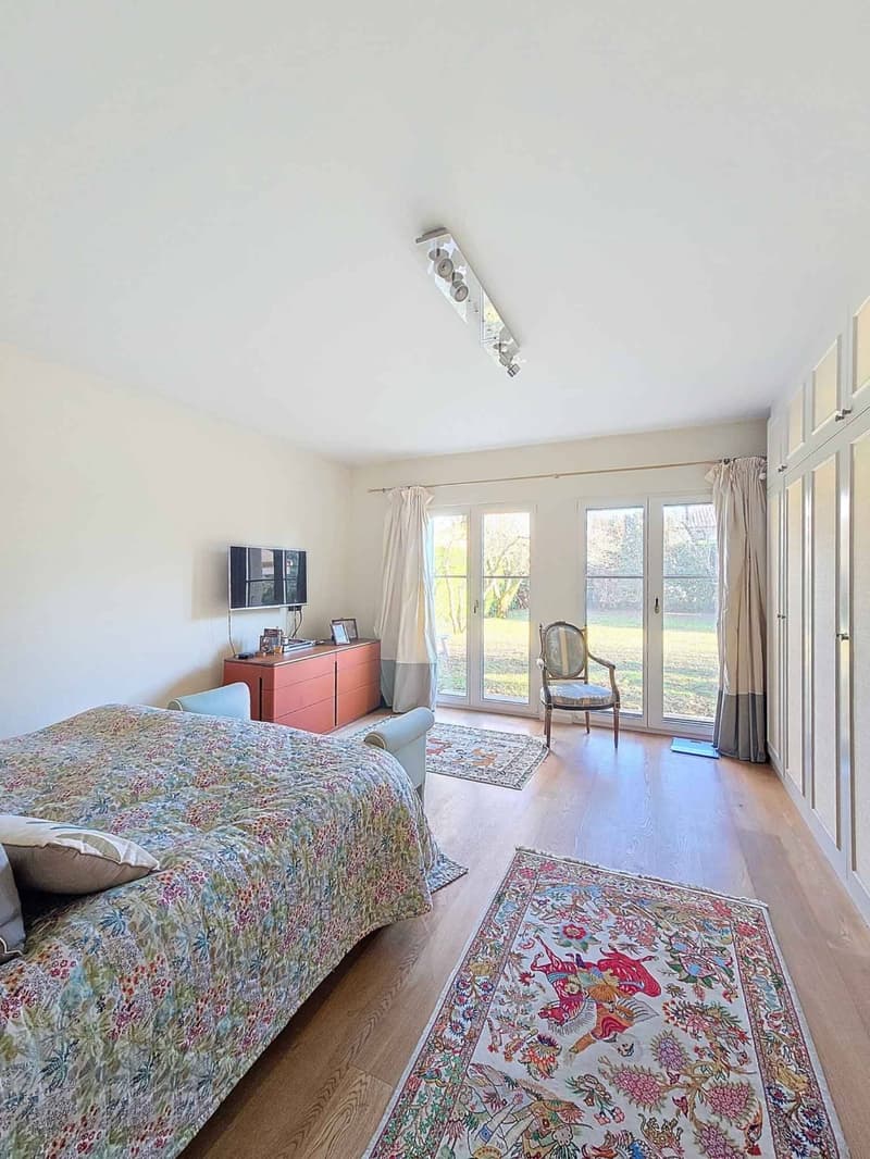 Elegant house with private garden in the heart of Terre-Sainte (8)