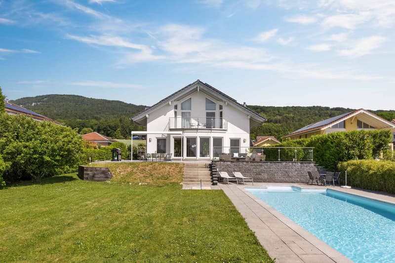 Modern villa with pool and view of the lake, the Alps and the Jura (1)
