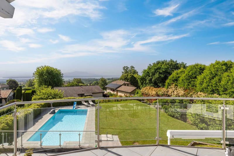 Modern villa with pool and view of the lake, the Alps and the Jura (13)