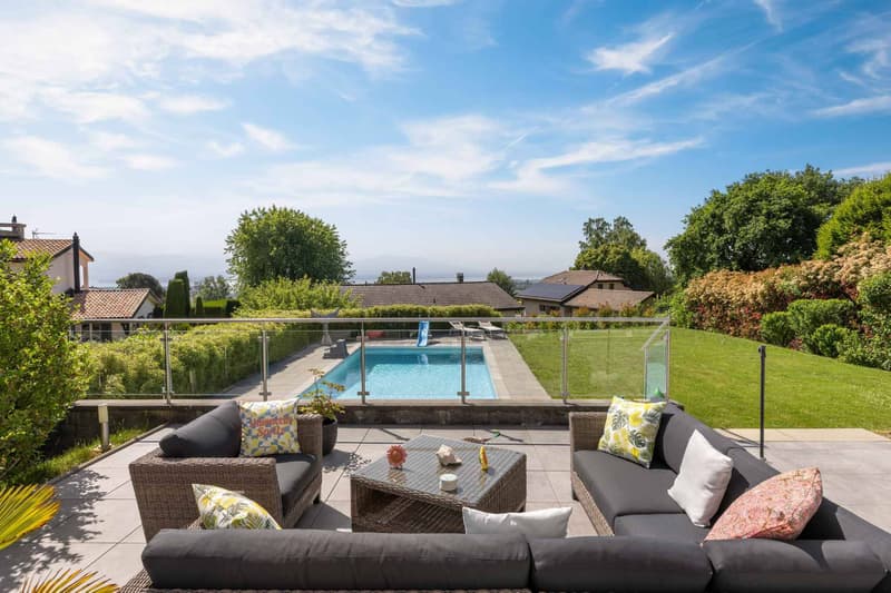 Modern Villa with Pool and View of the Lake, the Alps and the Jura (5)